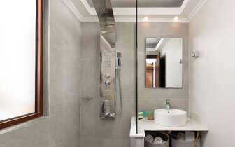 Hotel Costa Lindia beach - kúpelňa - letecký zájazd CK Turancar (Rodos, Lardos)