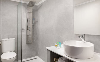 Hotel Costa Lindia beach - kúpelňa - letecký zájazd CK Turancar (Rodos, Lardos)