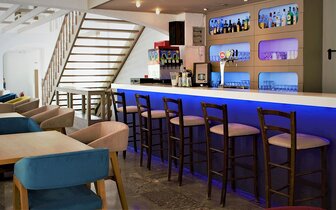 Apollon Hotel - bar - letecký zájazd CK Turancar - Kréta, Agios Nikolaos