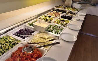 Apollon Hotel - bufetové stoly - letecký zájazd CK Turancar - Kréta, Agios Nikolaos