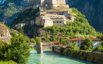 Autobusový poznávací zájazd CK Turancar, Údolie Aosta - Mont Blanc a Turín, pevnosť Bard Autobusový poznávací zájazd CK Turancar, Údolie Aosta - Mont Blanc a Turín, pevnosť Bard