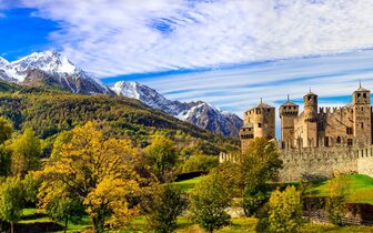 Autobusový poznávací zájazd CK Turancar, Údolie Aosta - Mont Blanc a Turín, hrad Fenis Autobusový poznávací zájazd CK Turancar, Údolie Aosta - Mont Blanc a Turín, hrad Fenis