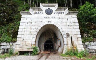 CK Turancar, poznávacie zájazdy autobusom, Rakúske jazerá a Hallstatt, Hallstatt, vchod do soľnej bane CK Turancar, poznávacie zájazdy autobusom, Rakúske jazerá a Hallstatt, Hallstatt, vchod do soľnej bane