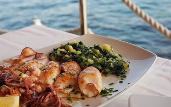 CK Turancar, poznávacie zájazdy autobusom, Národné parky a poklady Jadranu - Chorvátsko a Bosna a Hercegovina, grilovaná chobotnica