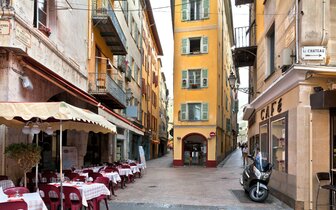 CK Turancar, Letecký poznávací zájazd, čaro Francúzskej riviery,Nice, uličky v starom meste