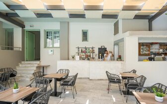 Summer Beach - snack bar pri bazéne - letecký zájazd CK Turancar - Kréta, Georgioupoli