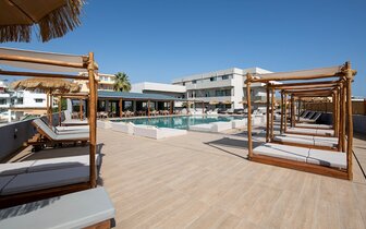 Summer Beach - bazén sesterského hotela Mare Garden - letecký zájazd CK Turancar - Kréta, Georgioupoli