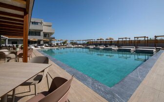 Summer Beach - bazén sesterského hotela Mare Garden - letecký zájazd CK Turancar - Kréta, Georgioupoli