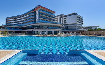 Lonicera Premium - bazén - letecký zájazd CK Turancar - Turecko, Türkler