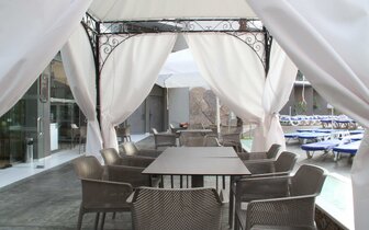 Meridian - terasa - letecký a autobusový zájazd CK Turancar - Bulharsko, Slnečné pobrežie Meridian - terasa - letecký a autobusový zájazd CK Turancar - Bulharsko, Slnečné pobrežie