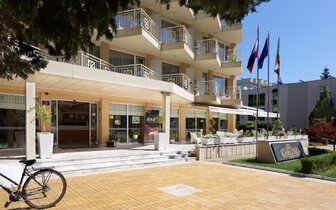 Karlovo - hotel - letecký a autobusový zájazd CK Turancar - Bulharsko, Slnečné pobrežie Karlovo - hotel - letecký a autobusový zájazd CK Turancar - Bulharsko, Slnečné pobrežie