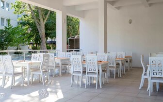 Garden Nevis - terasa - letecký a autobusový zájazd CK Turancar - Bulharsko, Slnečné pobrežie Garden Nevis - terasa - letecký a autobusový zájazd CK Turancar - Bulharsko, Slnečné pobrežie