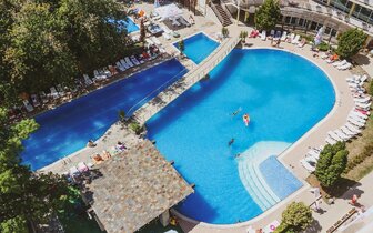Grand hotel Nirvana - bazén - letecký a autobusový zájazd CK Turancar - Bulharsko, Slnečné Pobrežie