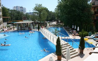 Grand hotel Nirvana - bazén - letecký a autobusový zájazd CK Turancar - Bulharsko, Slnečné Pobrežie
