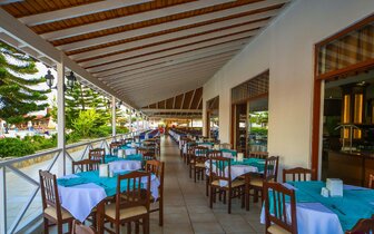 Eftalia Village Hotel - terasa - letecký zájazd CK Turancar - Turecko, Avsallar