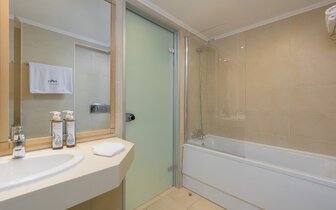 Hotel Lindos Royal Resort - kúpelňa - letecký zájazd CK Turancar - Vlycha, Lindos, Rodos