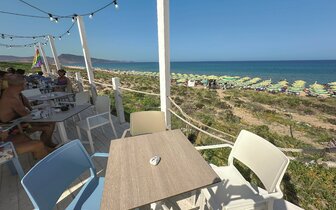 Hotel Mimose Beach Village - bar na pláži - letecký zájazd CK Turancar - Sardínia, Badesi