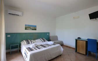 Hotel Mimose Beach Village - izba - letecký zájazd CK Turancar - Taliansko - Sardínia