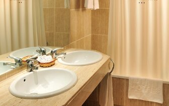 Hotel Neptuno Tossa  - kúpeľňa - letecký zájazd CK Turancar - Španielsko, Tossa de Mar