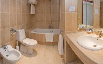 Hotel Neptuno Tossa  - kúpeľňa - letecký zájazd CK Turancar - Španielsko, Tossa de Mar