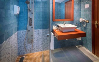 Hotel Neptuno Tossa  - kúpeľňa - letecký zájazd CK Turancar - Španielsko, Tossa de Mar