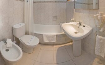Hotel Neptuno Tossa  - kúpeľňa - letecký zájazd CK Turancar - Španielsko, Tossa de Mar