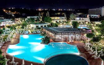 Hotel Sol By Melia Cosmopolitan Rhodes - večerný pohľad - letecký zájazd CK Turancar - Ixia, Rodos Hotel Sol By Melia Cosmopolitan Rhodes - večerný pohľad - letecký zájazd CK Turancar - Ixia, Rodos