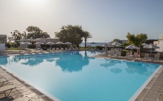 Hotel Sol By Melia Cosmopolitan Rhodes - bazén - letecký zájazd CK Turancar - Ixia, Rodos Hotel Sol By Melia Cosmopolitan Rhodes - bazén - letecký zájazd CK Turancar - Ixia, Rodos