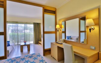 Hotel Sol By Melia Cosmopolitan Rhodes - rodinná izba oddelené dvere - letecký zájazd CK Turancar - Ixia, Rodos Hotel Sol By Melia Cosmopolitan Rhodes - rodinná izba oddelené dvere - letecký zájazd CK Turancar - Ixia, Rodos