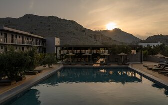 Hotel Cook´s Club - hotel s bazénom pri západe slnka - letecký zájazd CK Turancar - Kolymbia, Rodos Hotel Cook´s Club - hotel s bazénom pri západe slnka - letecký zájazd CK Turancar - Kolymbia, Rodos
