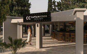 Hotel Cook´s Club - bar - letecký zájazd CK Turancar - Kolymbia, Rodos Hotel Cook´s Club - bar - letecký zájazd CK Turancar - Kolymbia, Rodos