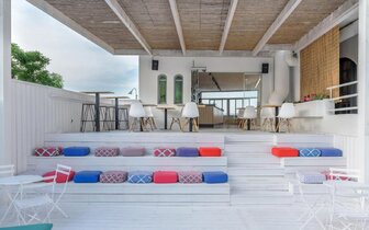 Azure Mare Hotel - okolie bazéna - letecký zájazd CK Turancar - Kréta, Hersonissos