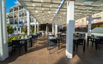 The Raga Side - terasa - letecký zájazd CK Turancar - Turecko, Side