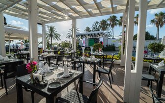 The Raga Side - terasa - letecký zájazd CK Turancar - Turecko, Side