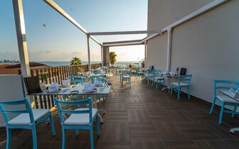 The Raga Side - terasa - letecký zájazd CK Turancar - Turecko, Side