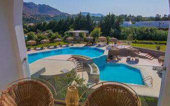 Hotel Lindos Breeze Beach hotel - výhľad na bazén - letecký zájazd CK Turancar - Kiotari, Rodos Hotel Lindos Breeze Beach hotel - výhľad na bazén - letecký zájazd CK Turancar - Kiotari, Rodos
