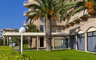 Hotel Sun Beach Resort - vchod do hotela - letecký zájazd CK Turancar - Ialyssos, Rodos