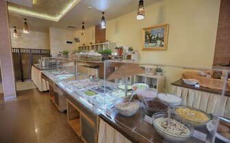 Laguna Beach - bufetové stoly - letecká a autobusový zájazd CK Turancar - Bulharsko, Sozopol