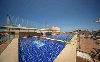 Cinema Hotel - bazén - letecký a autobusový zájazd CK Turancar - Bulharsko, Primorsko