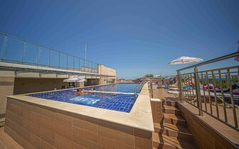 Cinema Hotel - bazén - letecký a autobusový zájazd CK Turancar - Bulharsko, Primorsko