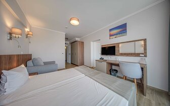 Cinema Hotel - rodinná izba - letecký a autobusový zájazd CK Turancar - Bulharsko, Primorsko