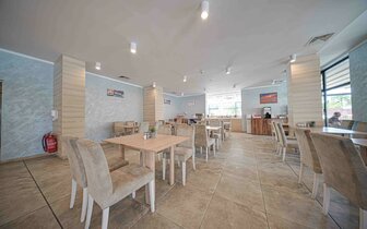Cinema Hotel - reštaurácia - letecký a autobusový zájazd CK Turancar - Bulharsko, Primorsko