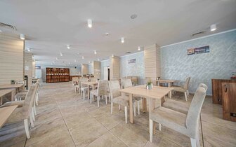 Cinema Hotel - reštaurácia - letecký a autobusový zájazd CK Turancar - Bulharsko, Primorsko