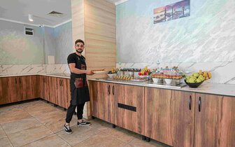 Cinema Hotel - bufetové stoly - letecký a autobusový zájazd CK Turancar - Bulharsko, Primorsko