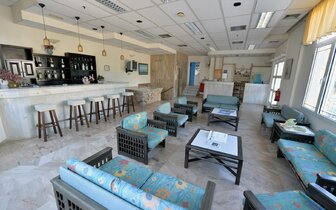 Anna Apartmány - bar - letecký zájazd CK Turancar - Kréta, Kokkini Hani