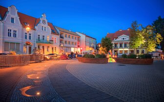 CK Turancar, autobusový poznávací zájazd, Poľsko - Mazúrske jazerá, Mikolajki, hlavné námestie CK Turancar, autobusový poznávací zájazd, Poľsko - Mazúrske jazerá, Mikolajki, hlavné námestie