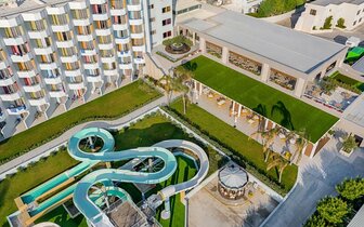 Hotel Esperides Beach Resort - letecký pohľad na hotel a tobogány - letecký zájazd CK Turancar - Faliraki, Rodos