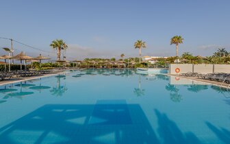 Hotel Akti Palace -  exteriér a bazén - zájazd CK Turancar - Kardamena, Kos