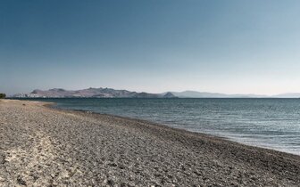 Theros All Suite Hotel - pláž - letecky zájazd CK Turancar - Lambi, Kos