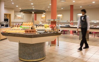 H.TOP Royal Sun Suites - bufetová reštaurácia - letecký zájazd od CK Turancar - Španielsko, Santa Susanna